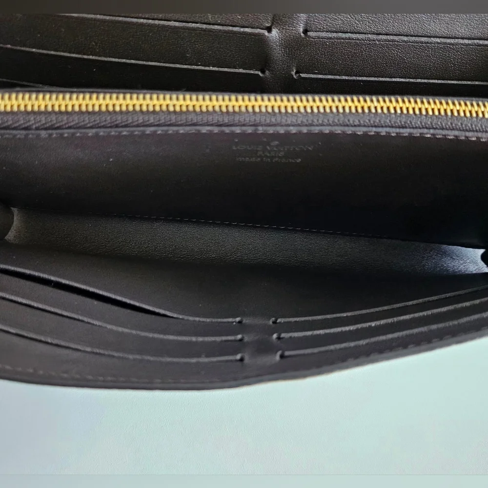 Louis Vuitton authentic pre